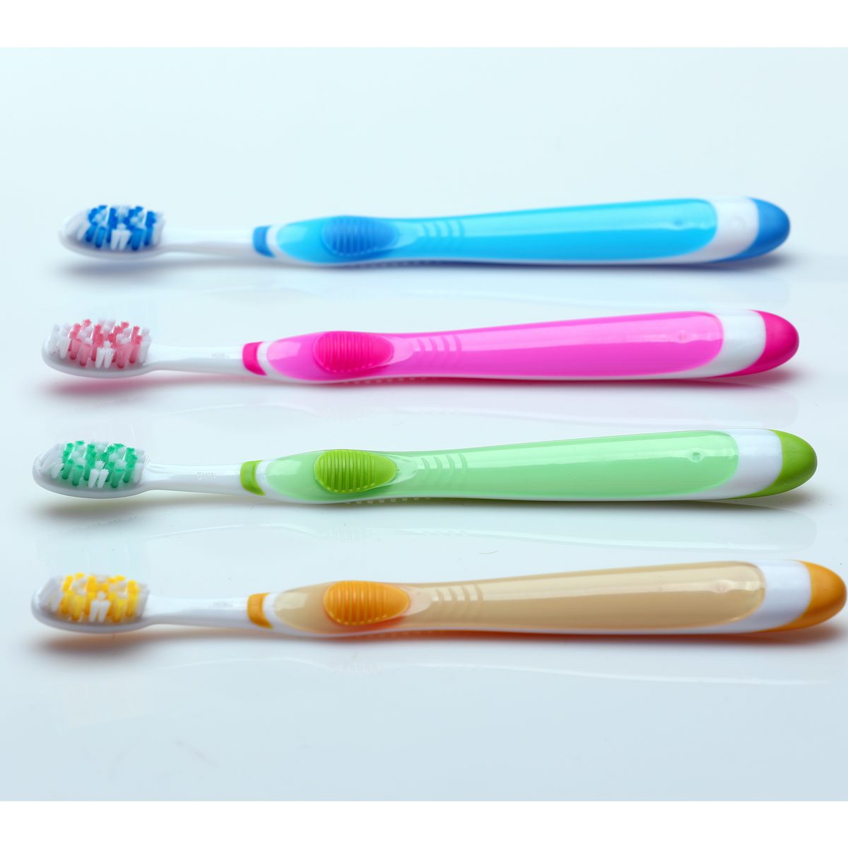 Adult Premium Tootbrush with Whitener (000-16791B)