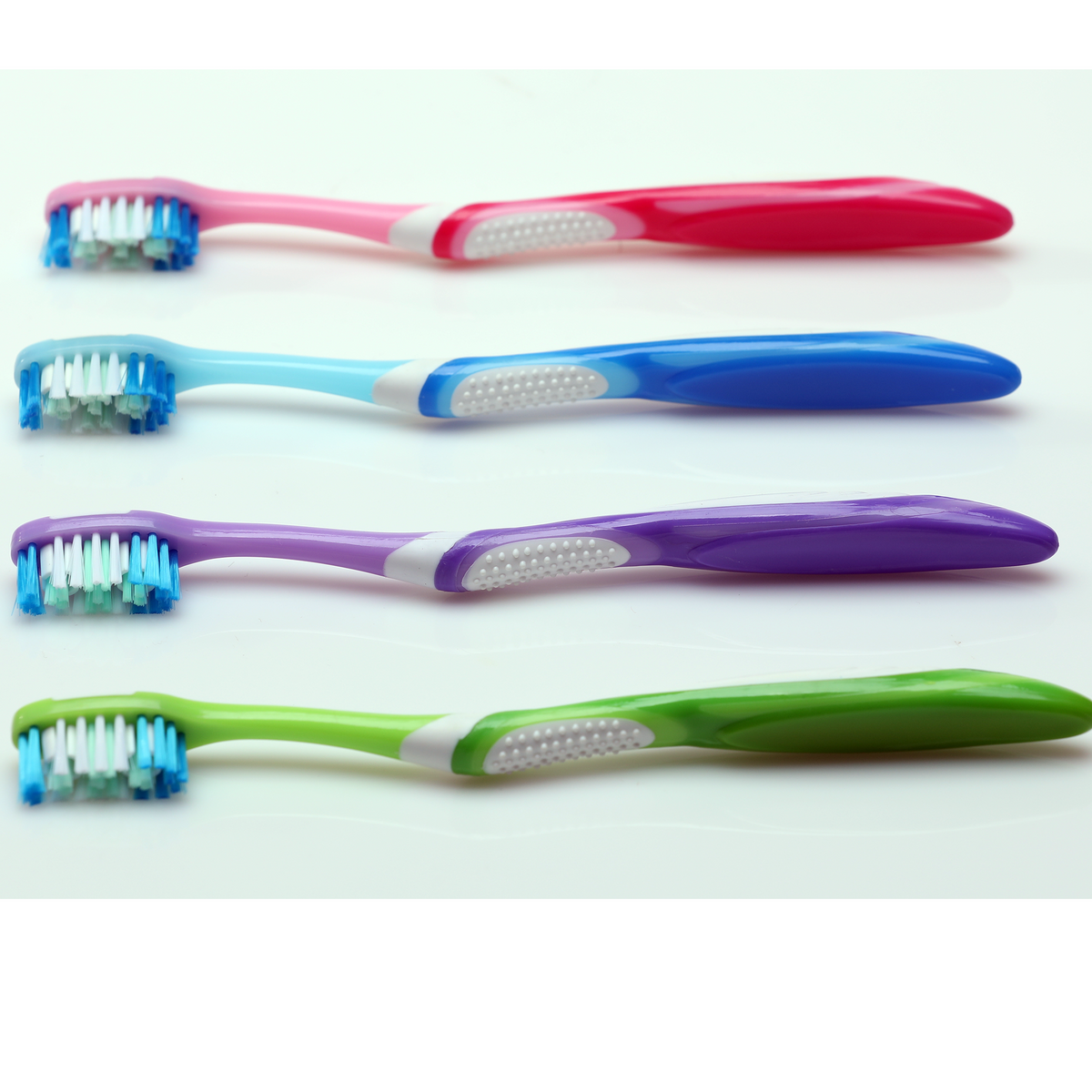 Premium Adult Compact Whitening Toothbrush (000-16890)