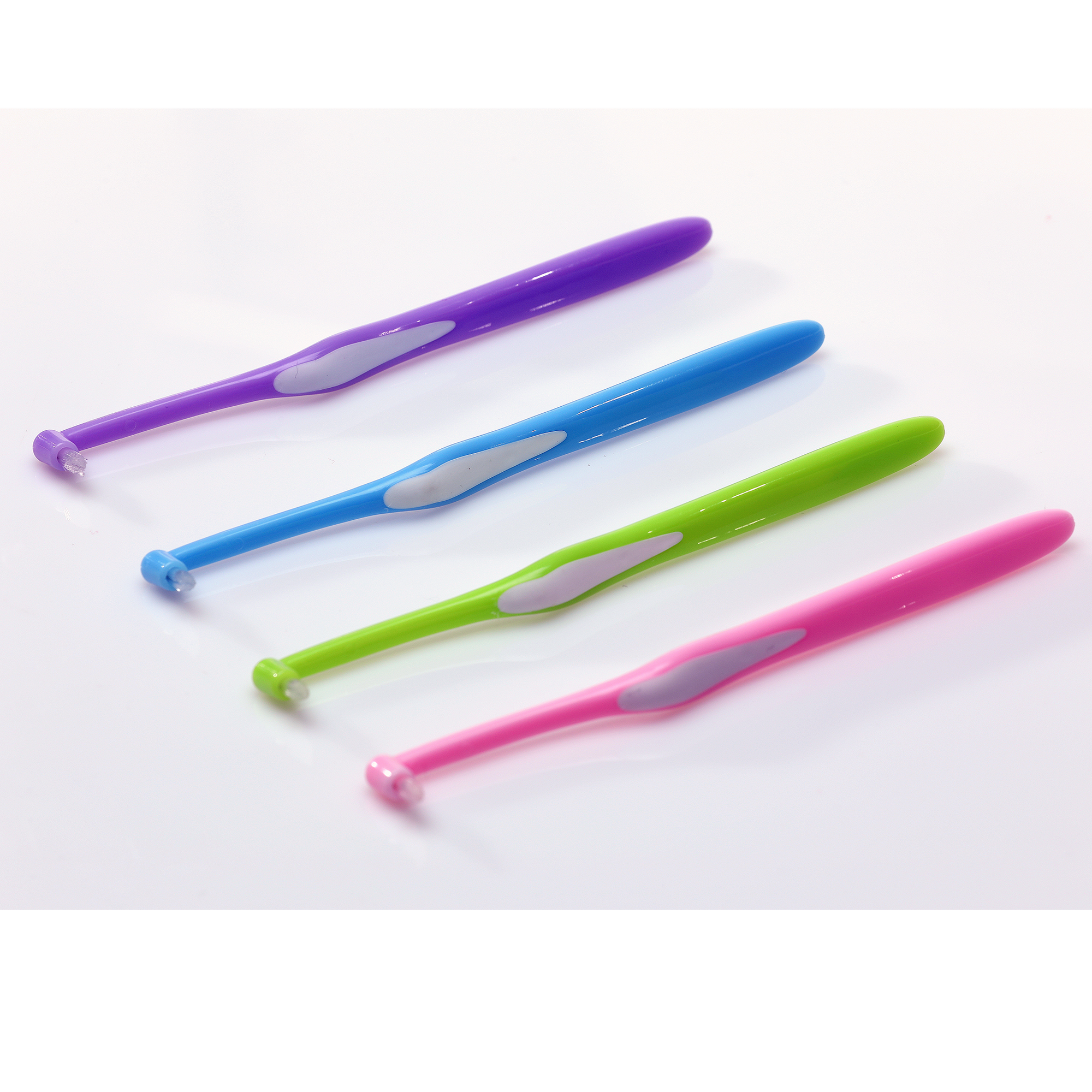 One Tuft Sulcus Brush (000-20008)