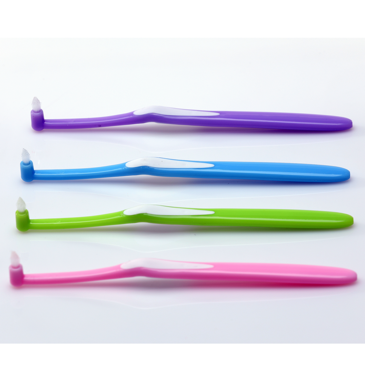 One Tuft Sulcus Brush (000-20008)